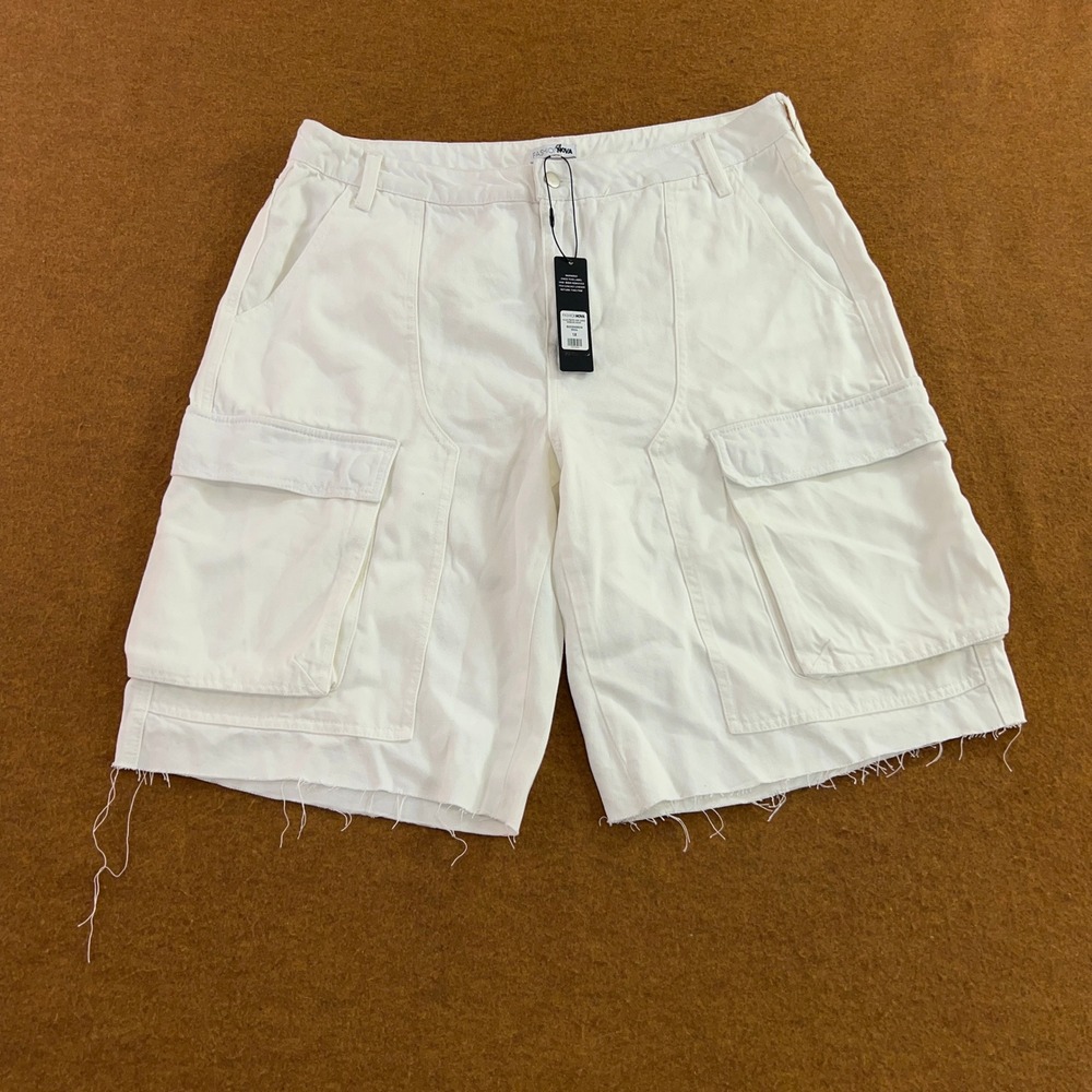 Fashion Nova Womens 1X White Lillia Frayed Hem Cargo Bermuda Shorts NWT